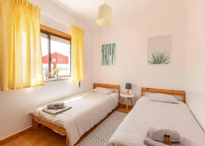 Ninestories Baleal Nyaraló