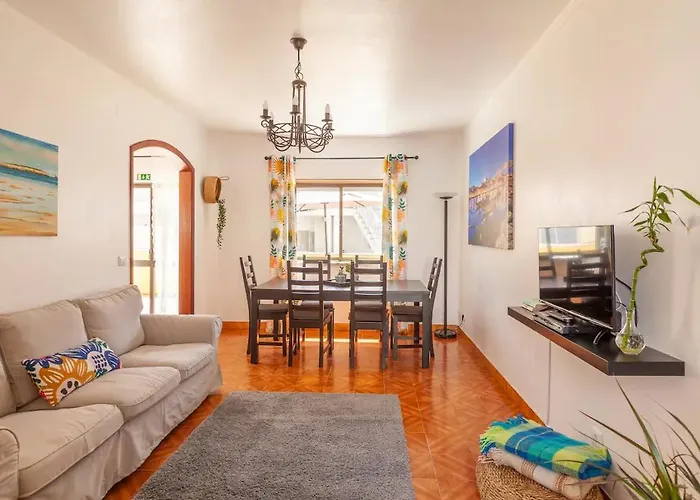 Ninestories Baleal Nyaraló